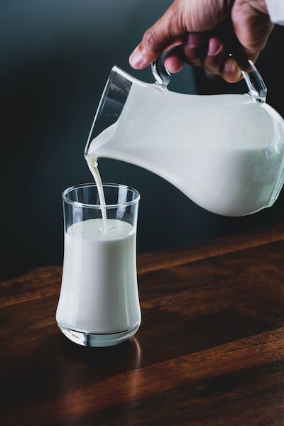 Comment calculer la quantité de lait à donner à un bébé par jour ?